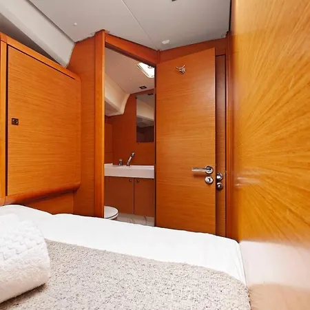 Unique Yacht Near Historic Valletta Casa de Férias