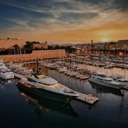 Unique Yacht Near Historic Valletta Tal-Pietà