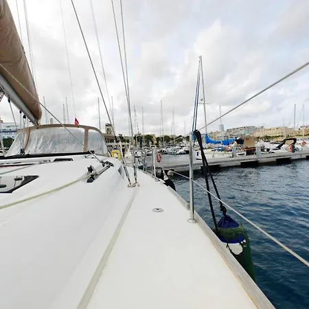 Unique Yacht Near Historic Valletta Nyaraló *