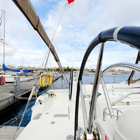 Unique Yacht Near Historic Valletta Nyaraló
