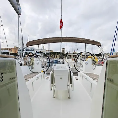 Unique Yacht Near Historic Valletta Pietà