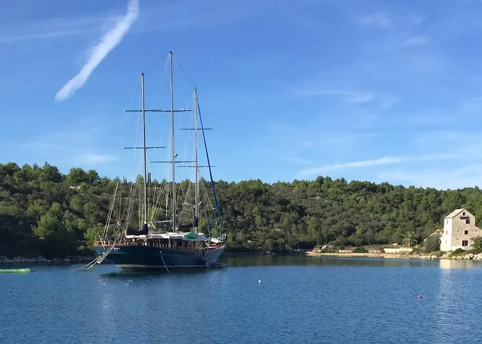 Unique Yacht Near Historic Valletta Pieta