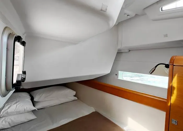 Unique Yacht Near Historic Valletta Holiday home *